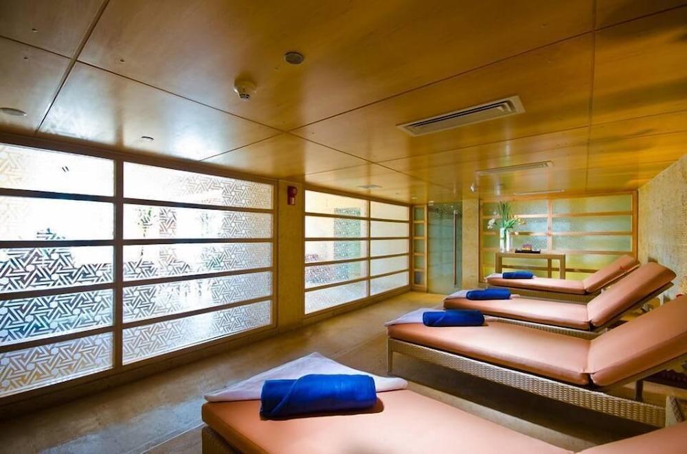 swimming pool spa