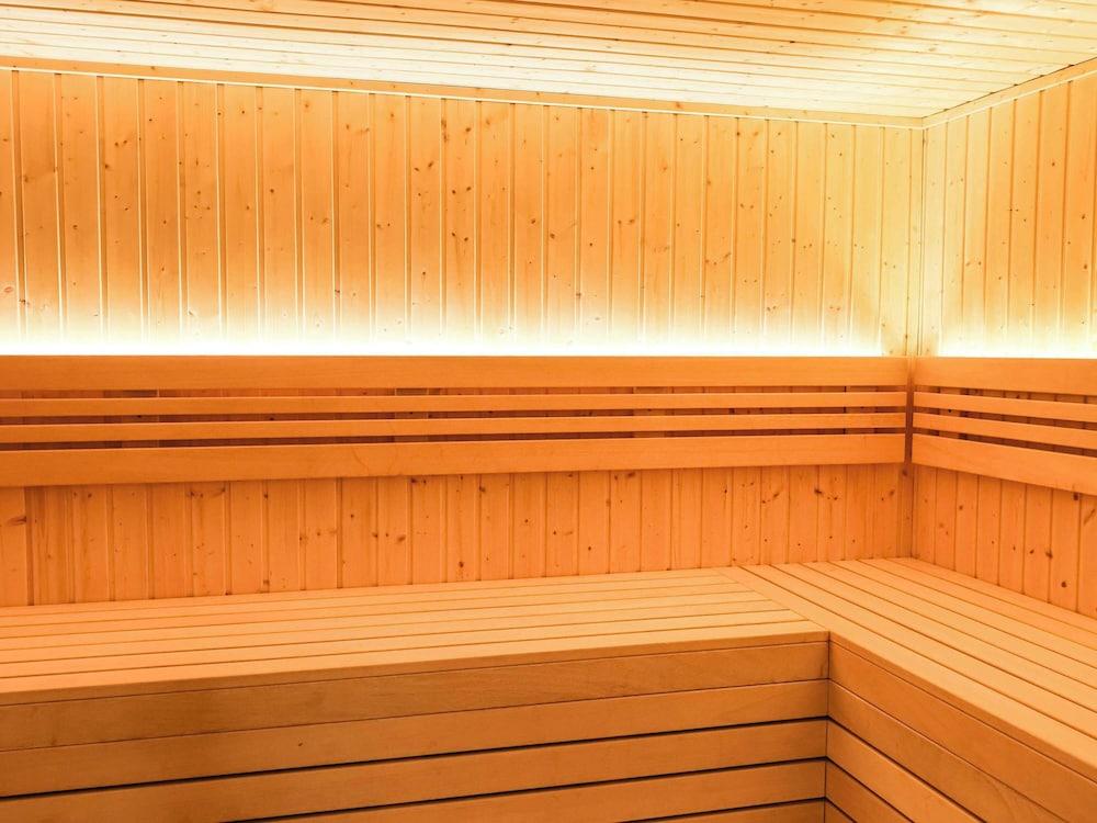 swimming pool spa