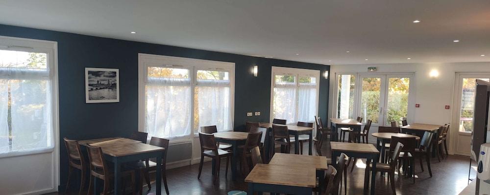 restaurant cafeteria