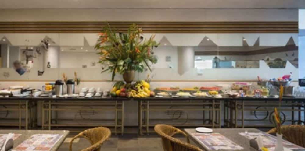 restaurant cafeteria