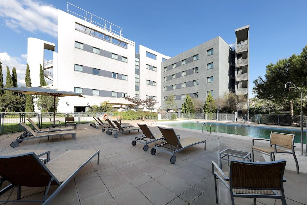 swimming pool spa
