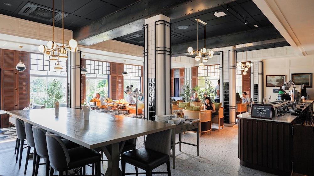 restaurant cafeteria