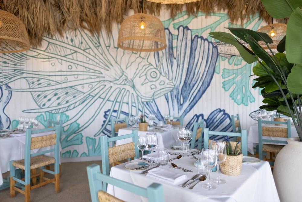 restaurant cafeteria