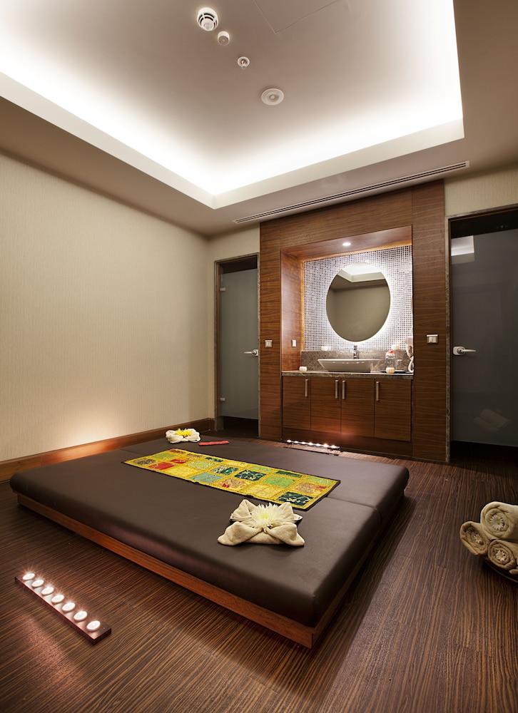 swimming pool spa