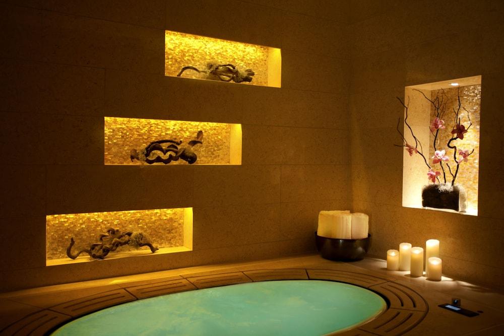 swimming pool spa