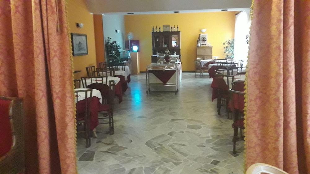 restaurant-cafeteria