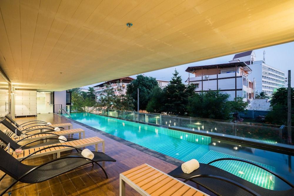 swimming pool spa