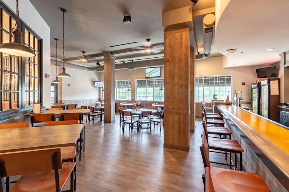 restaurant cafeteria