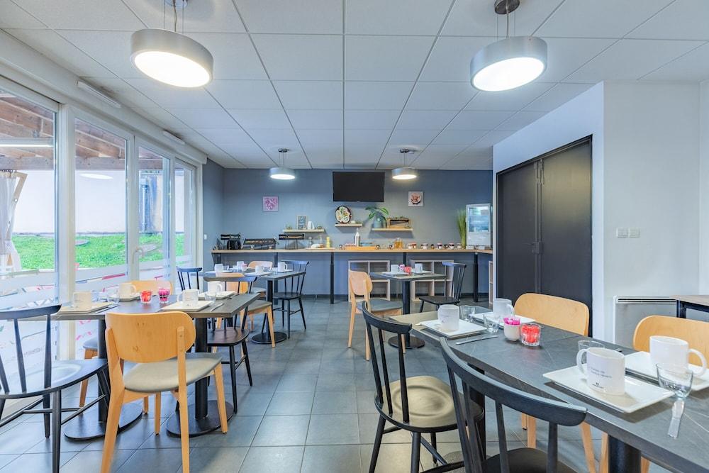 restaurant cafeteria