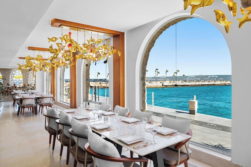 restaurant cafeteria