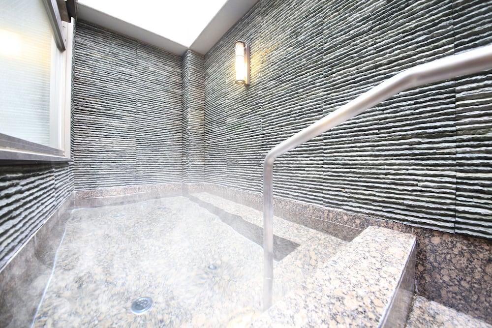 swimming pool spa