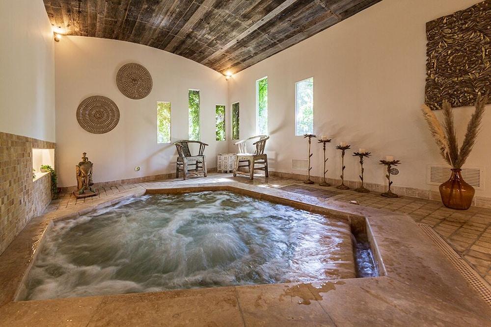 swimming pool spa
