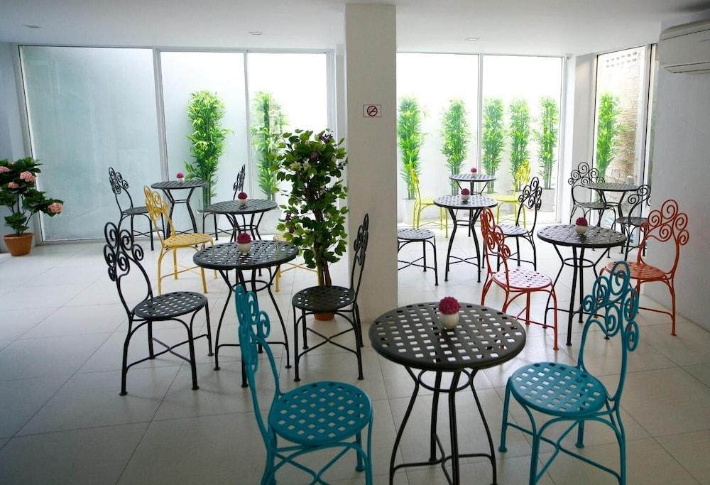 restaurant-cafeteria