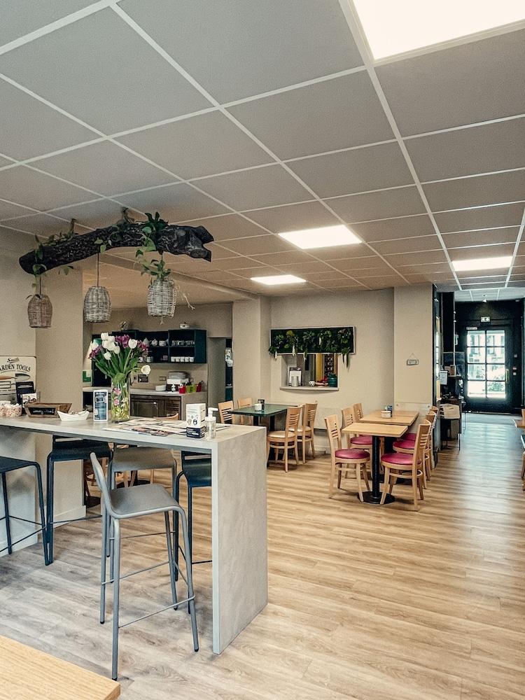 restaurant cafeteria