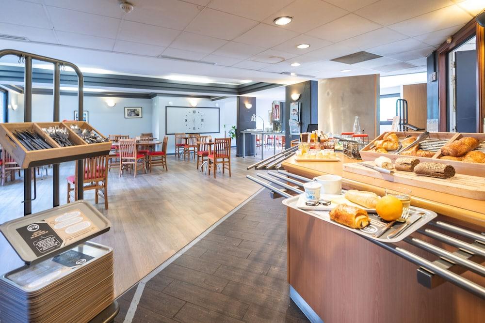restaurant cafeteria