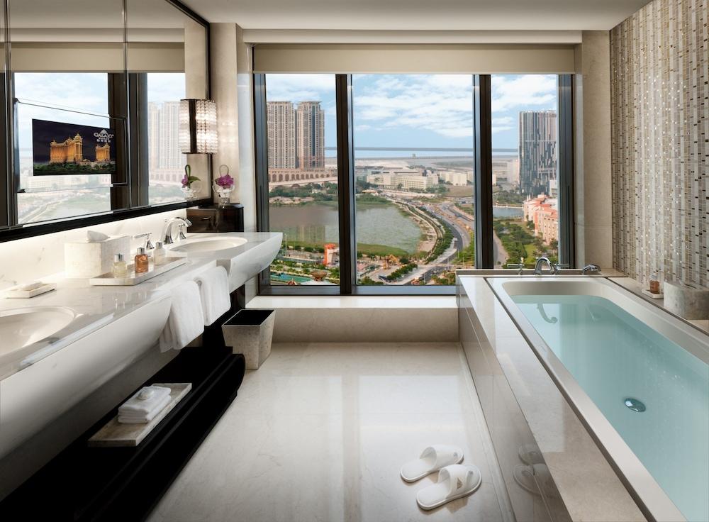 swimming pool spa