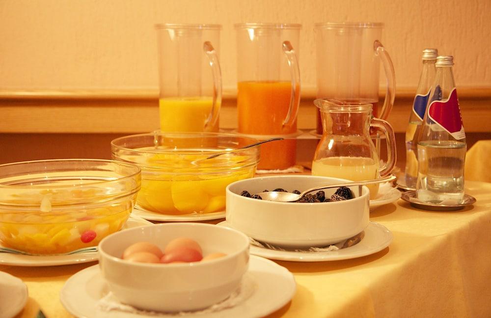 restaurant-cafeteria
