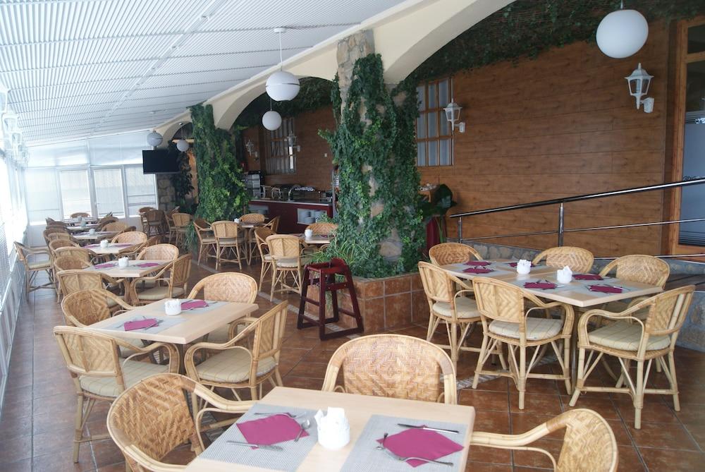 restaurant cafeteria