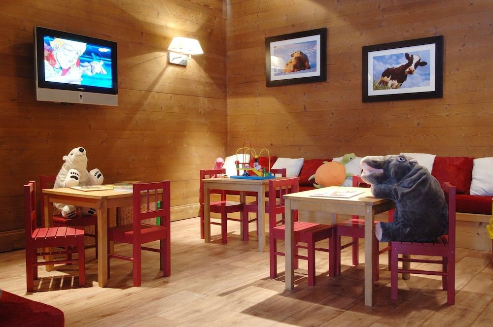 restaurant cafeteria