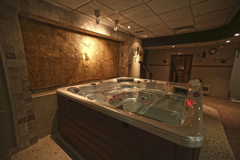 swimming pool spa