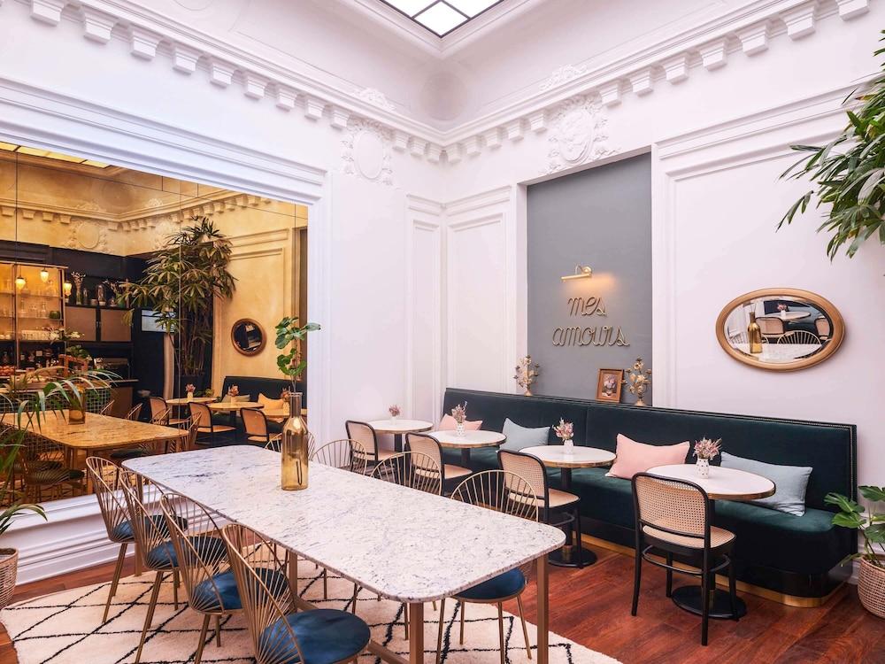 restaurant cafeteria