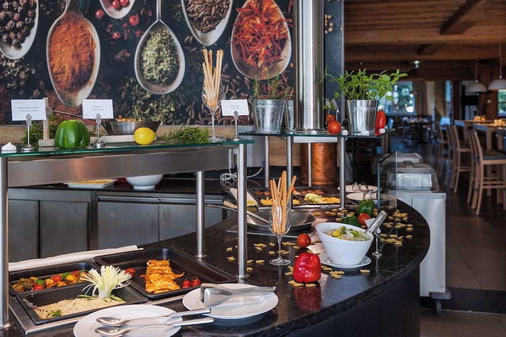 restaurant cafeteria