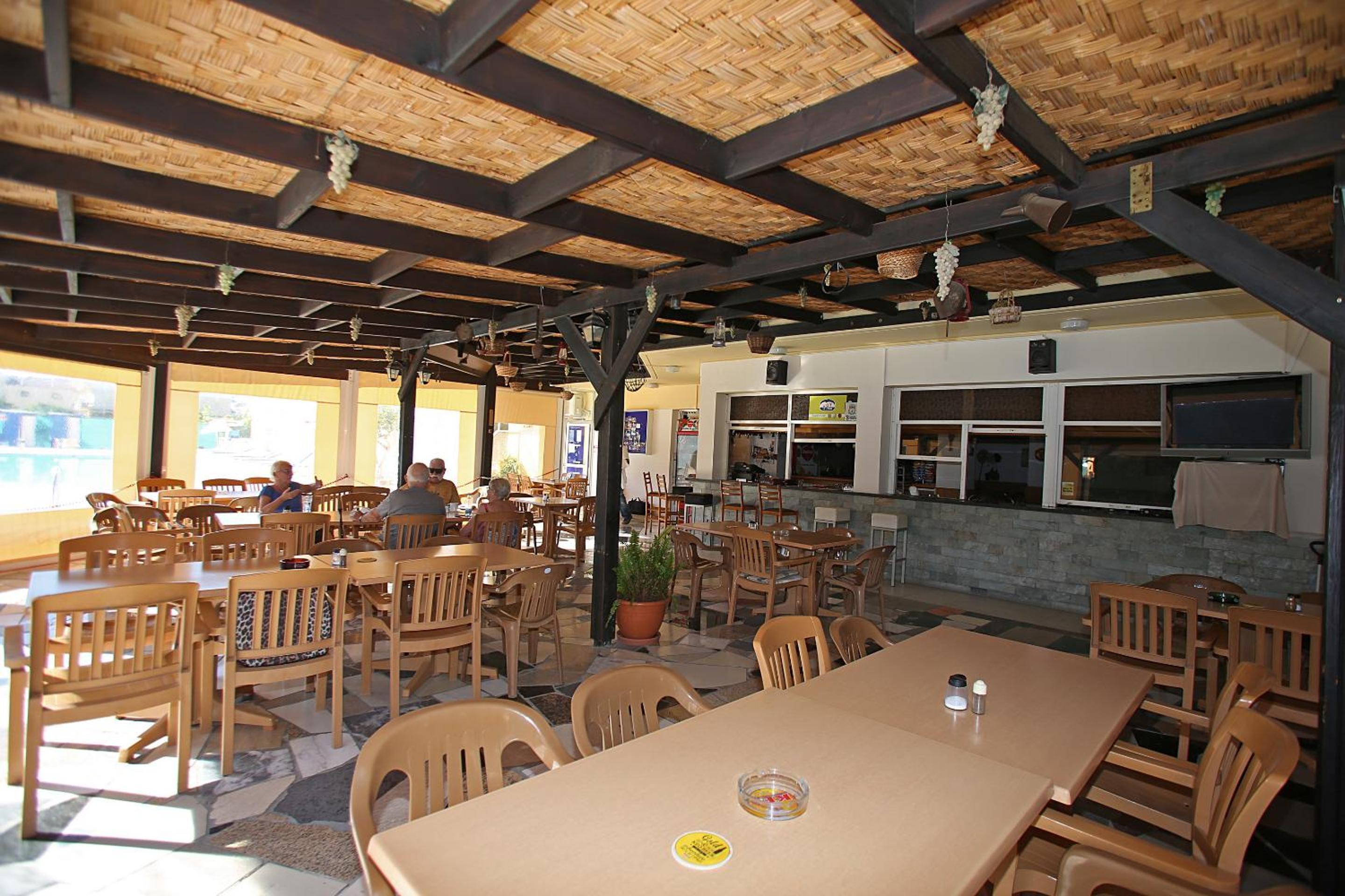 restaurant cafeteria