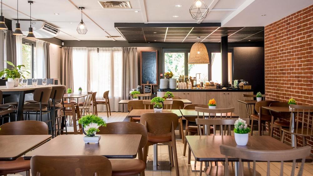 restaurant cafeteria