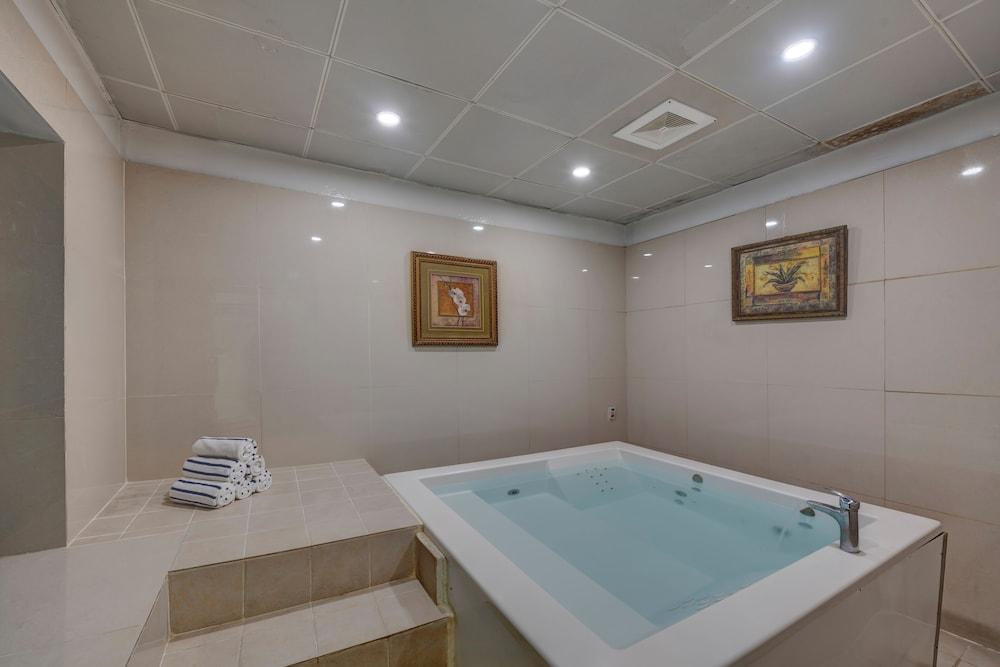 swimming pool spa
