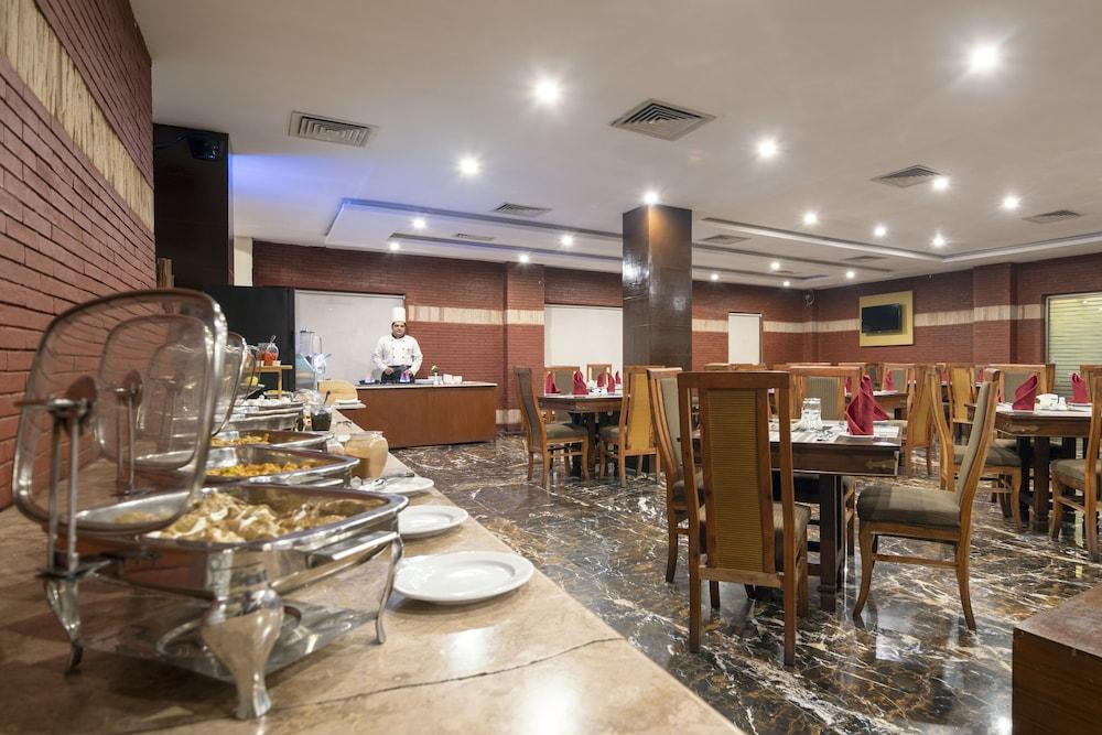 restaurant cafeteria