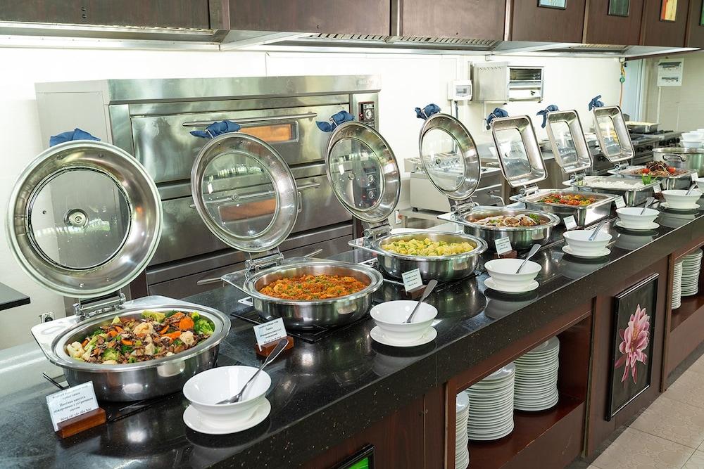 restaurant cafeteria
