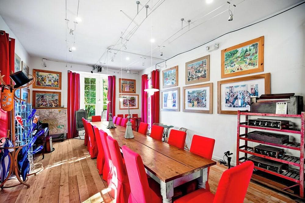 restaurant cafeteria