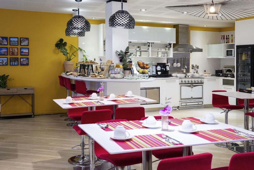 restaurant cafeteria