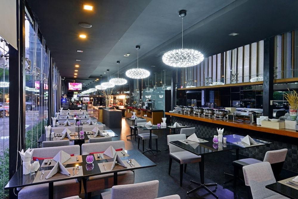 restaurant cafeteria