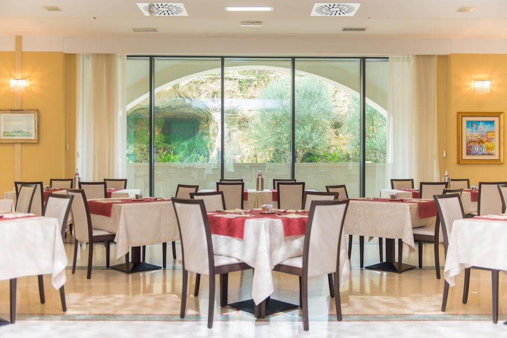 restaurant-cafeteria