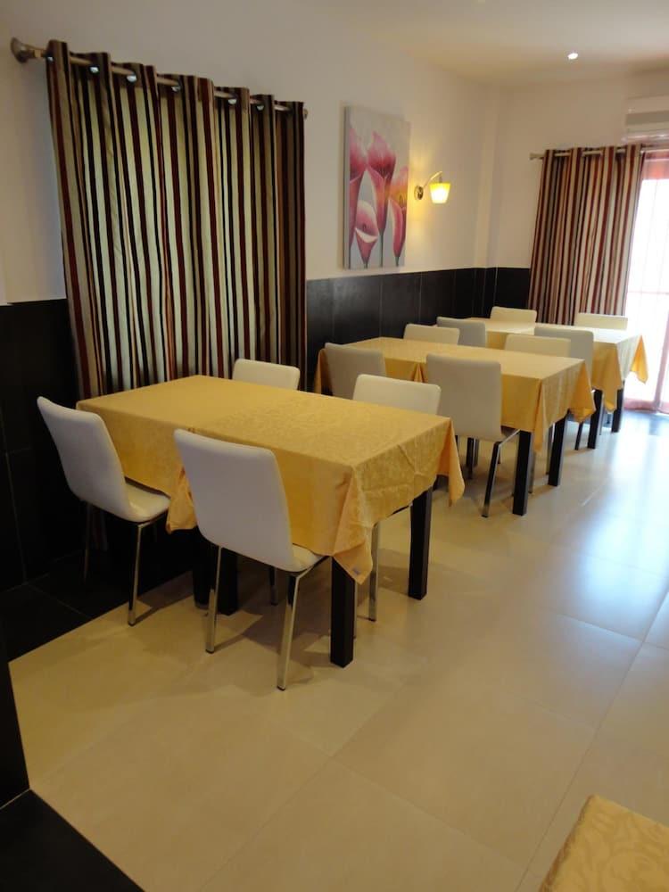 restaurant-cafeteria