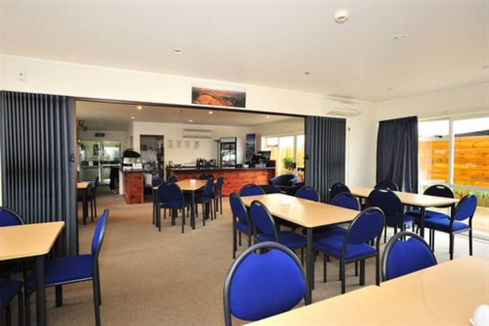 restaurant-cafeteria