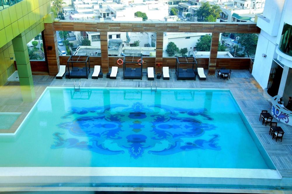 swimming pool spa