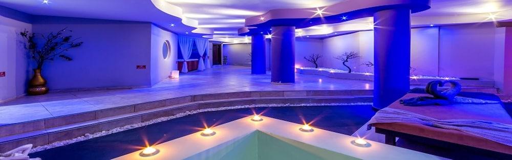 swimming pool spa