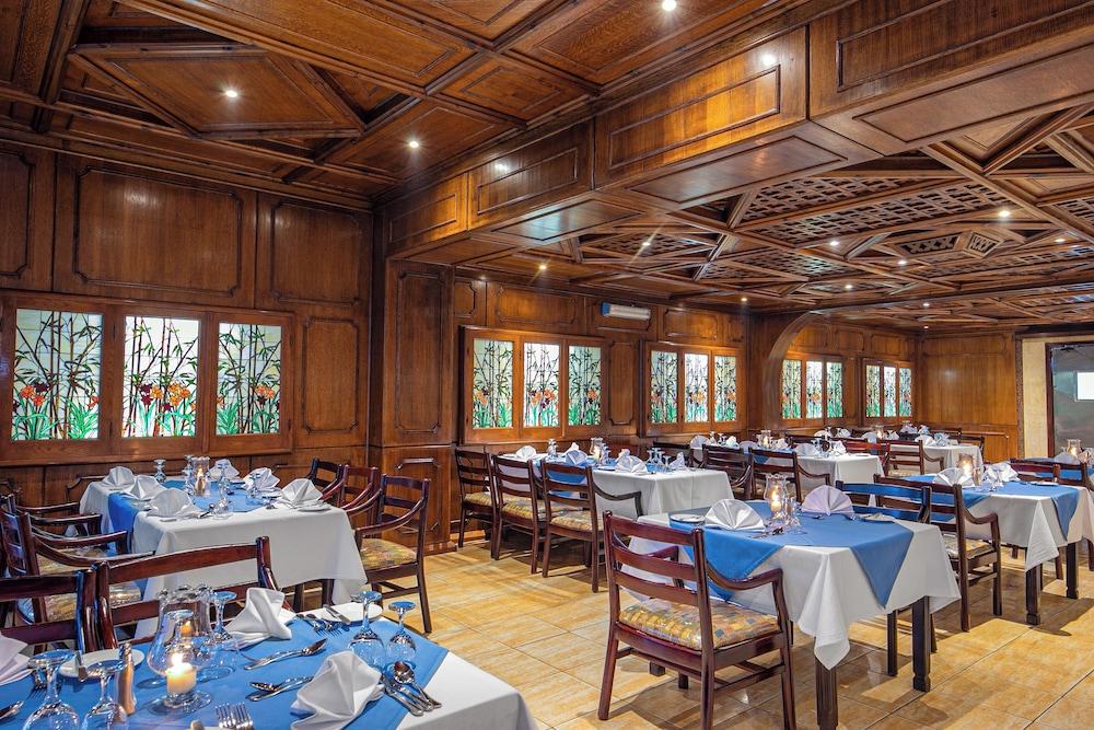 restaurant cafeteria