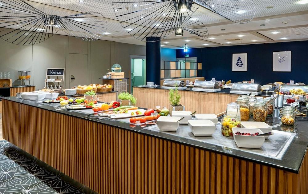 restaurant cafeteria
