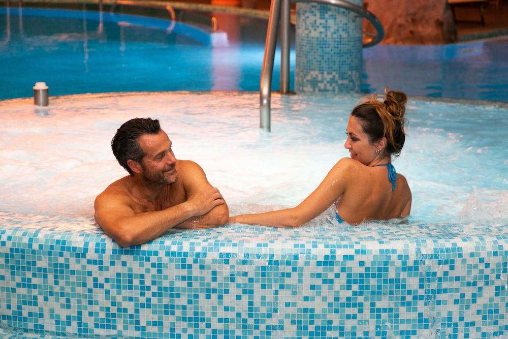 swimming pool spa