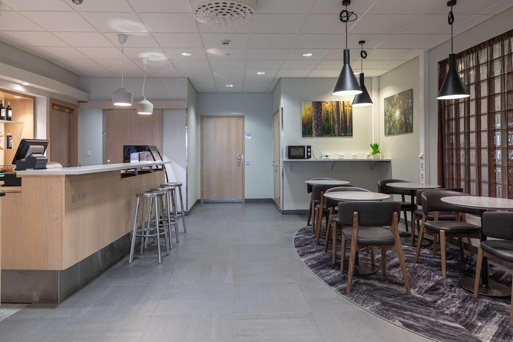 restaurant cafeteria