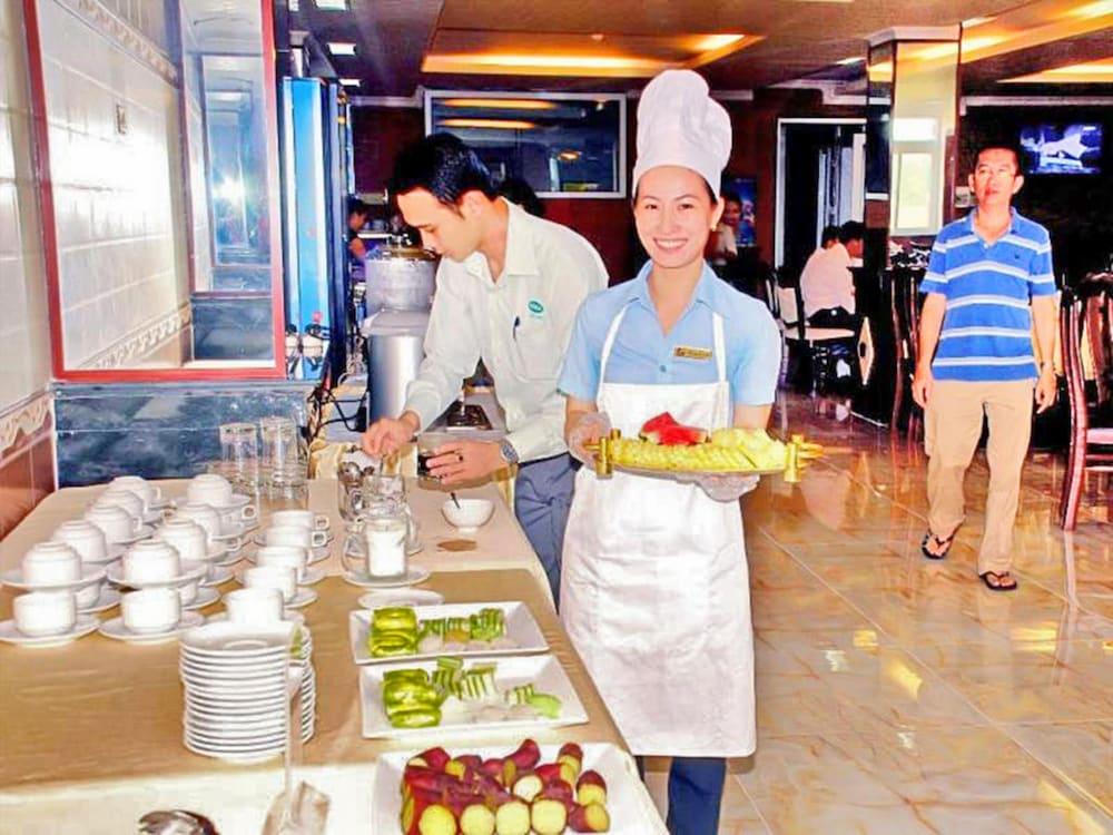 restaurant cafeteria