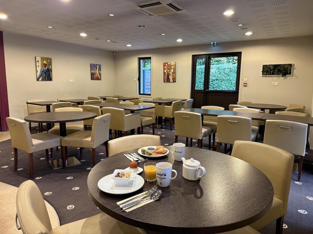 restaurant cafeteria