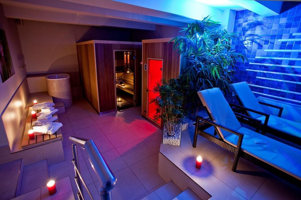 swimming pool spa