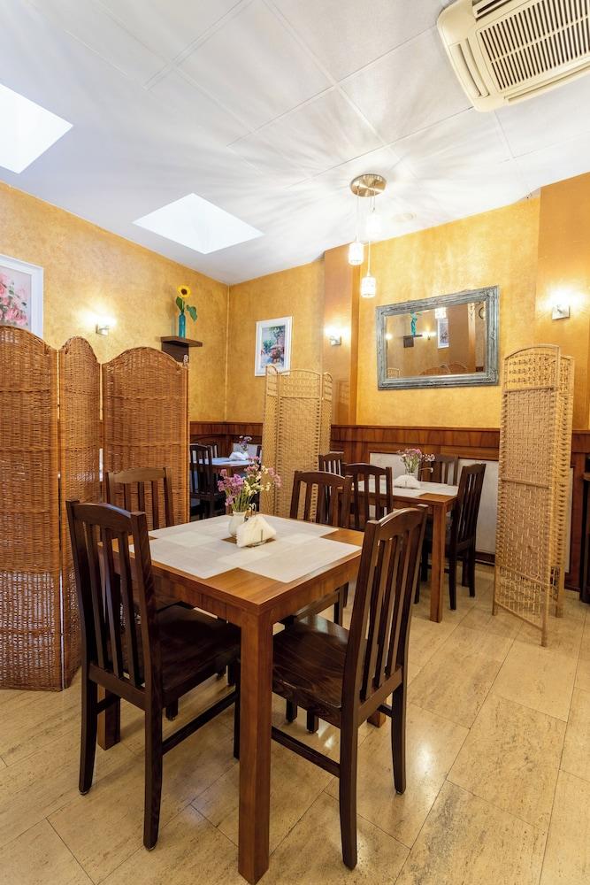 restaurant cafeteria