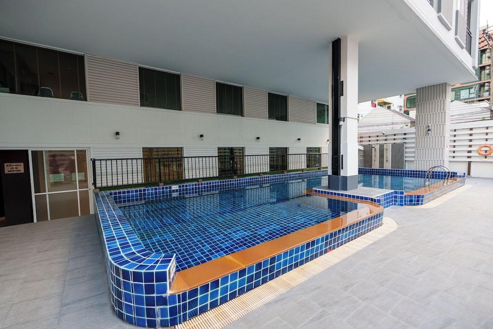 swimming pool spa
