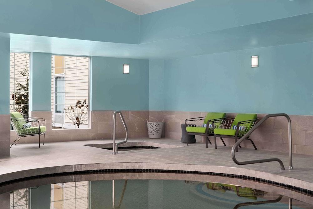 swimming pool spa