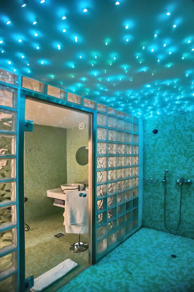swimming pool spa